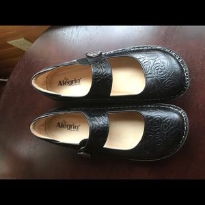 New Alegria Paloma Embossed Rose shoes